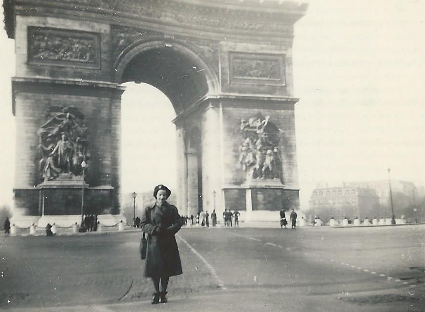 Lilian Harvey at the Arc de Triomphe