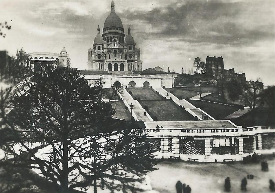 La Basilique du Sacre Coeur de Montmartre (Basilica of the Sacred Heart)