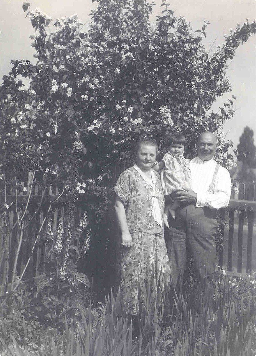 Ruth Weinmann with her grandparents Andreas and Ida Weinmann in Wolfen, Germany