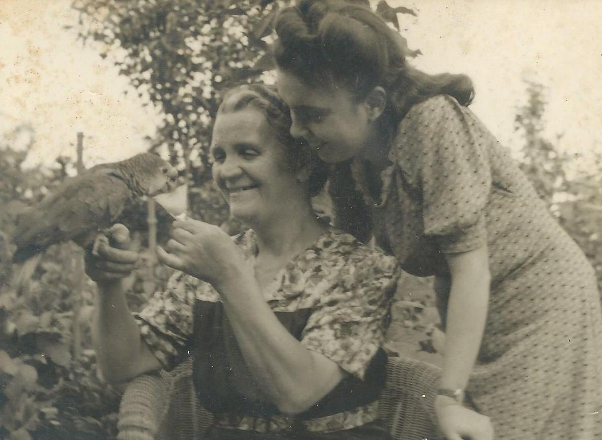 Anna and Ruth Weinmann with Lora the parrot